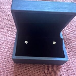 Brand new never worn 1/3 carat diamond earrings